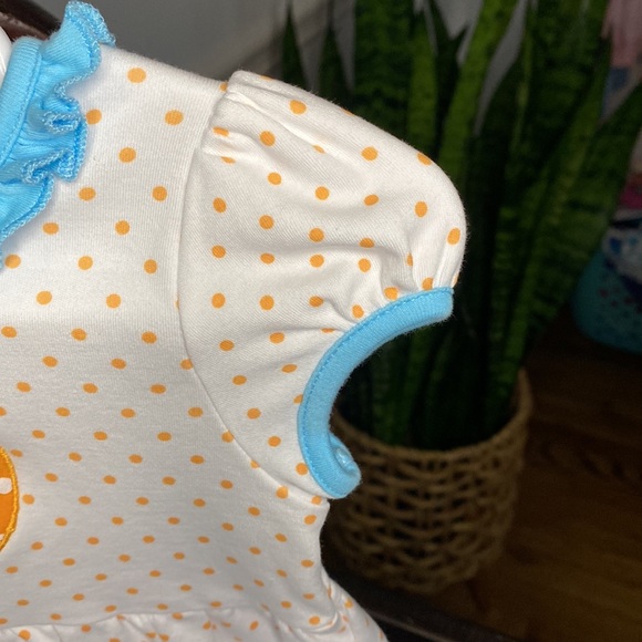MAGNOLIA BABY infant pumpkin dress - Size 24 months - Picture 4 of 9